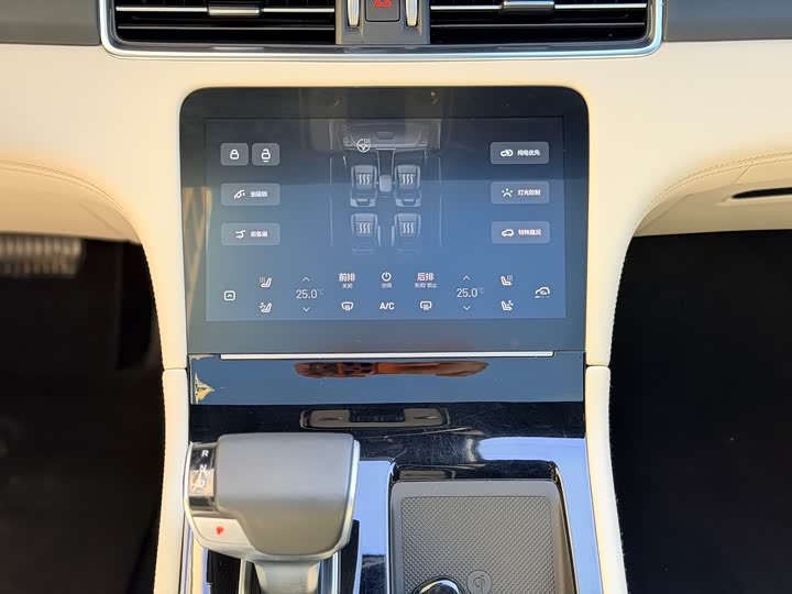 Фото 7 - LiXiang One