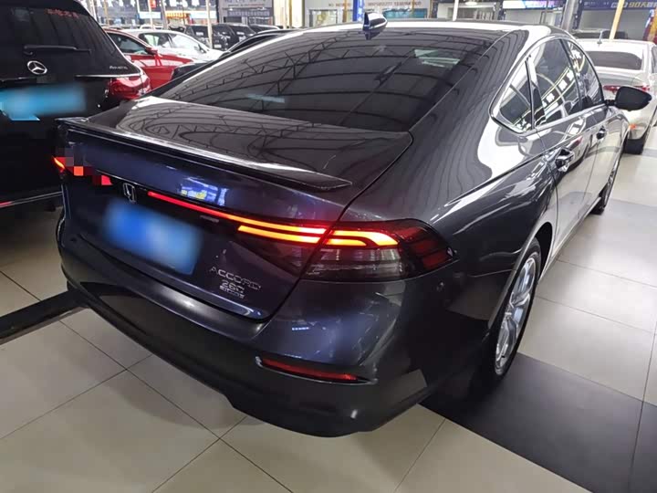 Фото 7 - Honda Accord