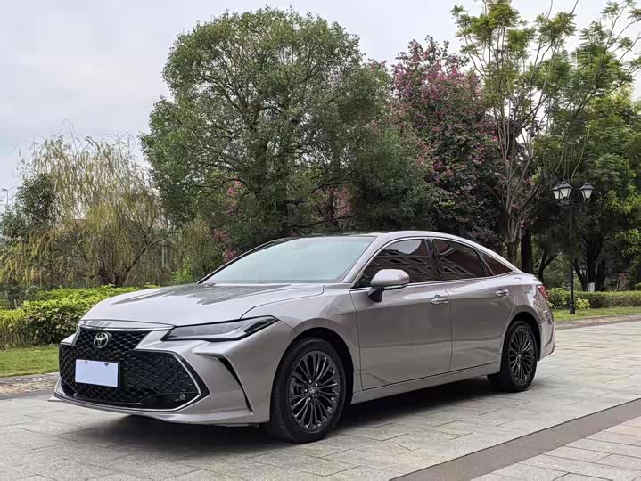 Фото 1 - Toyota Avalon