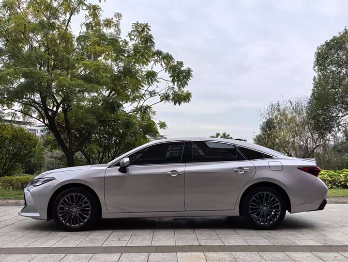 Фото 4 - Toyota Avalon