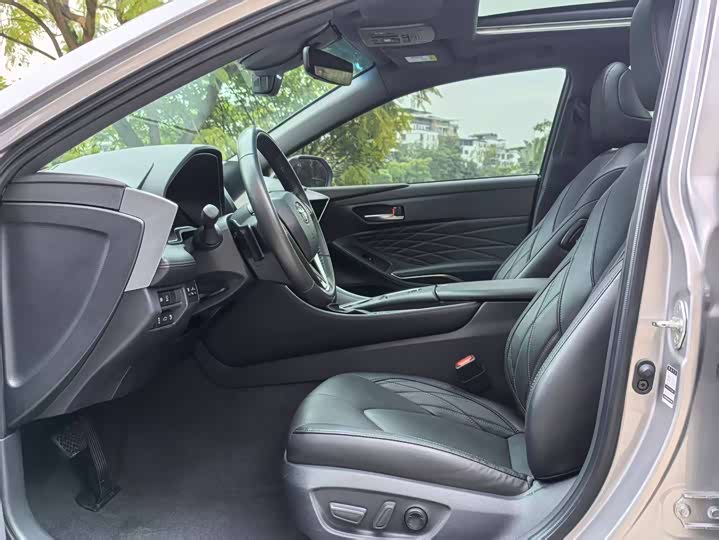 Фото 6 - Toyota Avalon