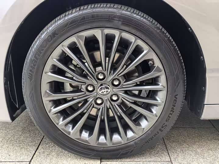 Фото 7 - Toyota Avalon