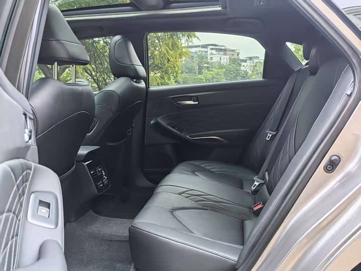 Фото 9 - Toyota Avalon