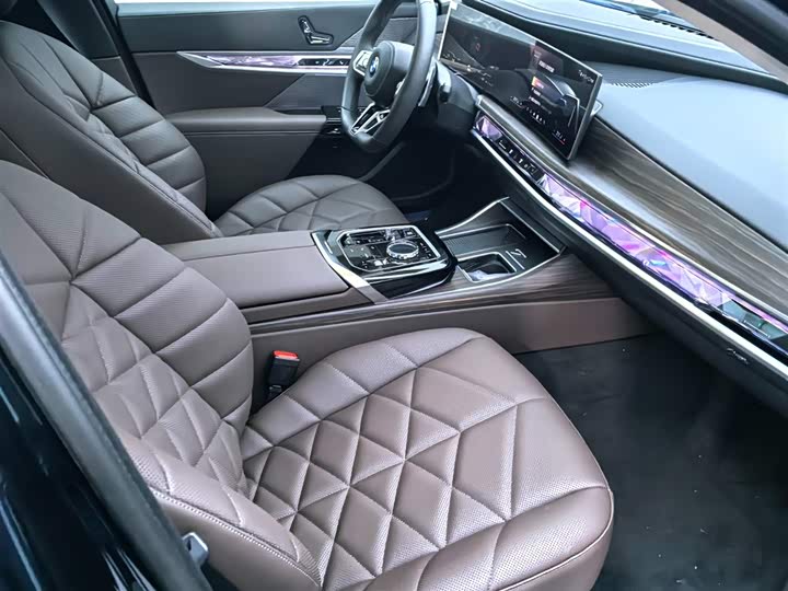 Фото 9 - BMW 7 Series