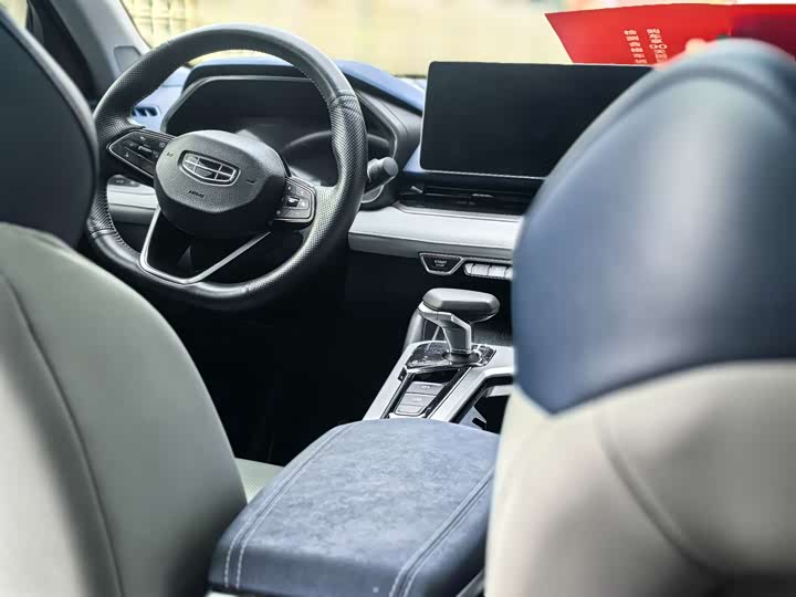 Фото 4 - Geely Preface