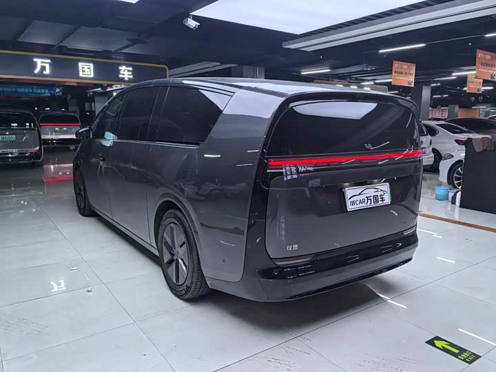 Фото 7 - LiXiang Mega