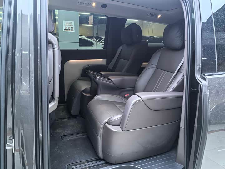 Фото 9 - LiXiang Mega