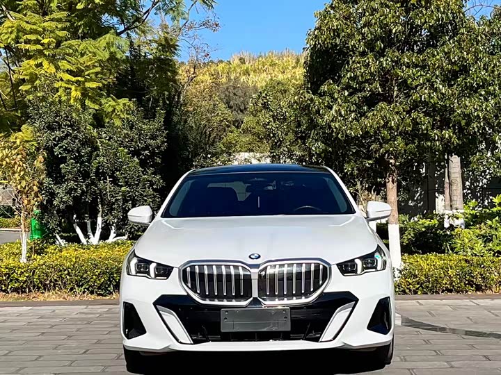 Фото 2 - BMW 5 Series