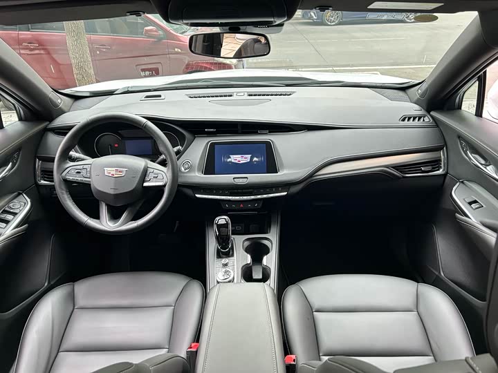 Фото 4 - Cadillac XT4