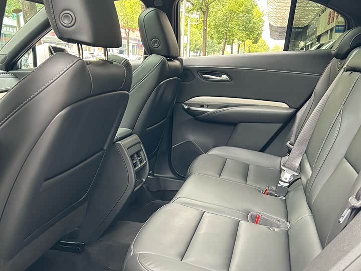 Фото 6 - Cadillac XT4