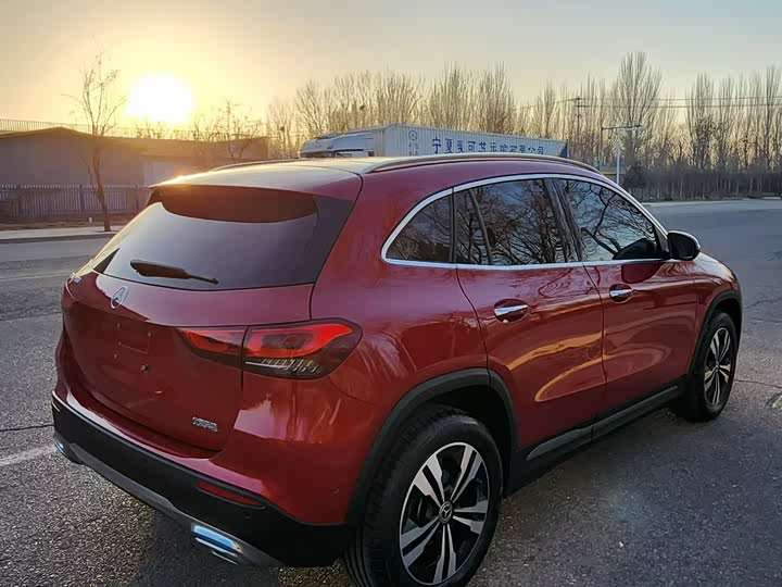 Фото 4 - Mercedes-Benz GLA-Class