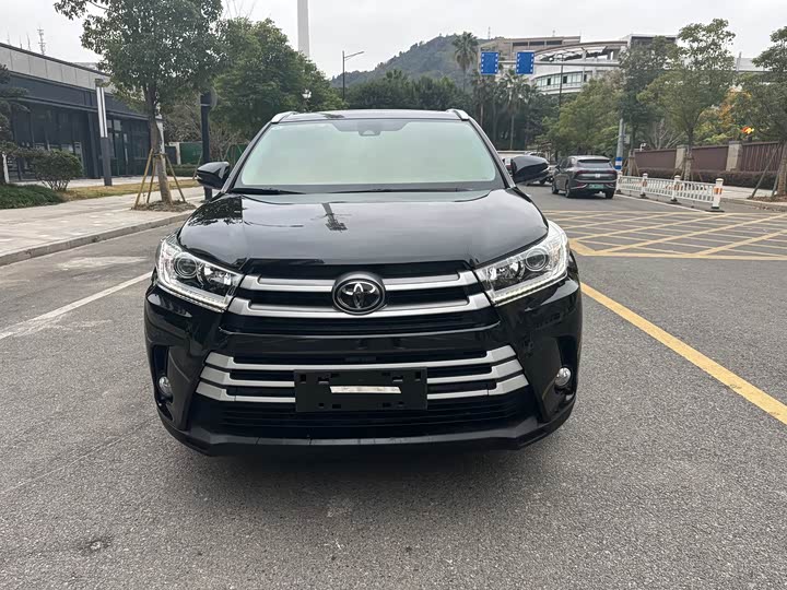 Фото 1 - Toyota Highlander