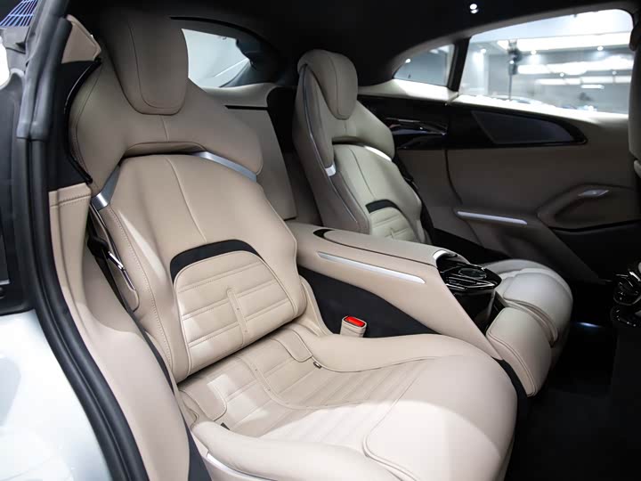 Фото 8 - Ferrari Purosangue