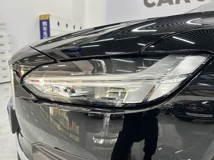 Фото 8 - Volvo S90