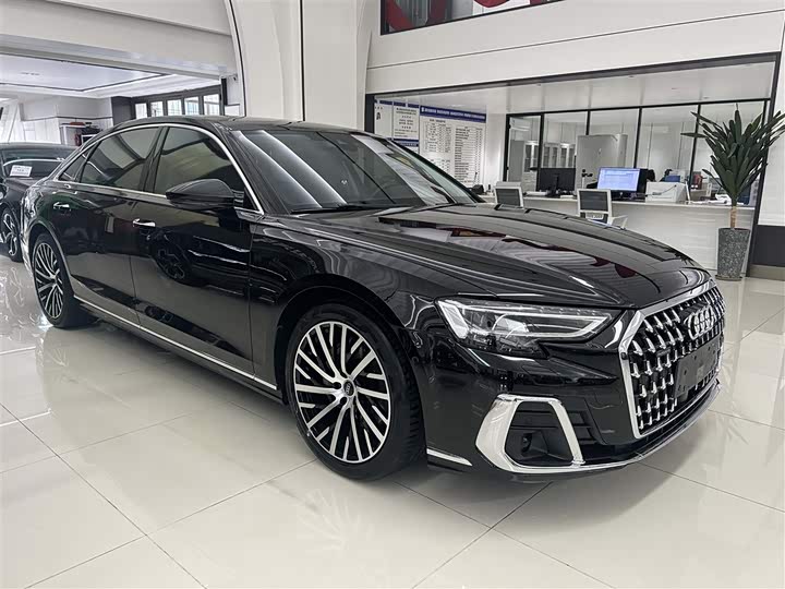 Фото 3 - Audi A8