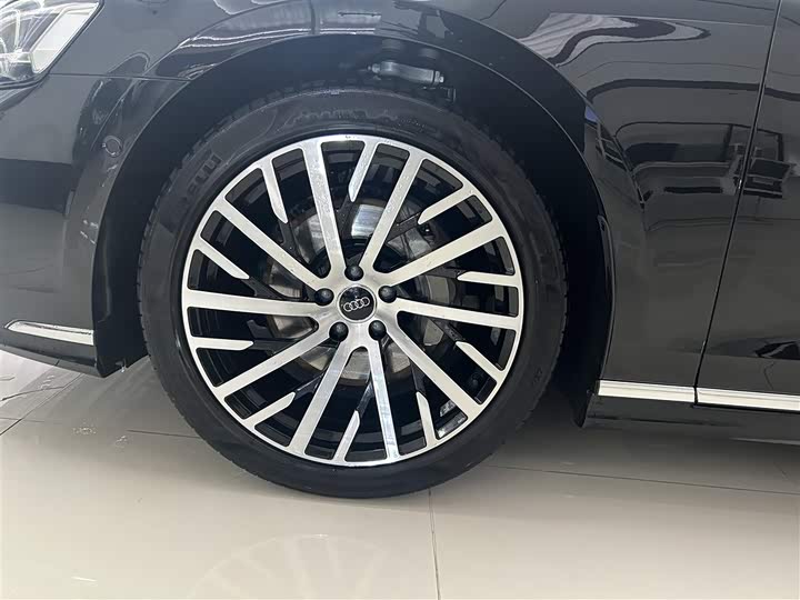 Фото 4 - Audi A8