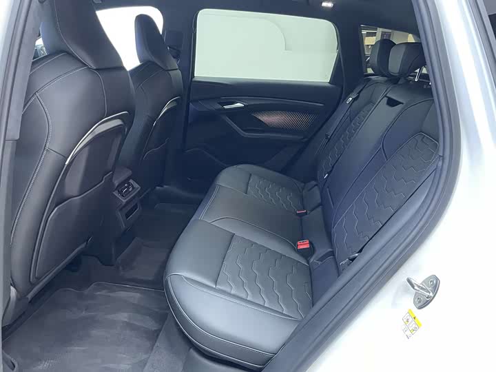 Фото 8 - Audi Q6L e-tron