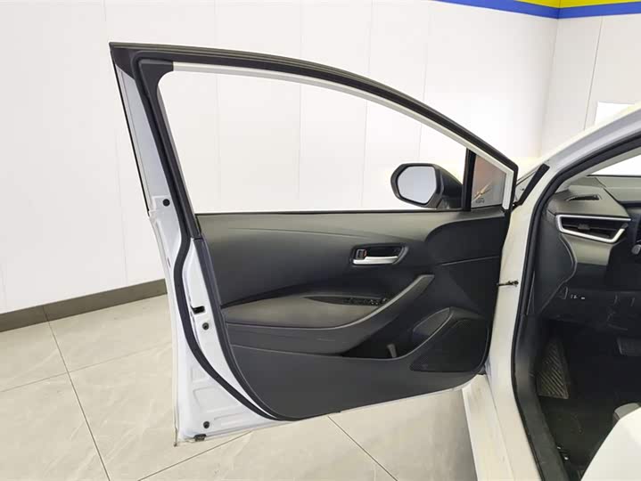 Фото 7 - Toyota Corolla