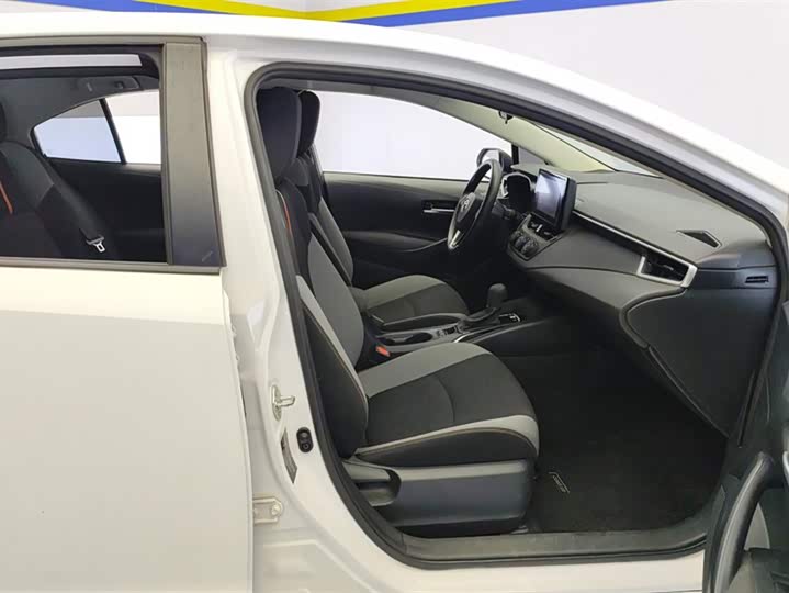 Фото 8 - Toyota Corolla