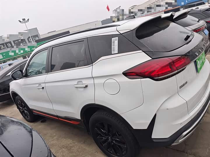 Фото 5 - Geely Atlas