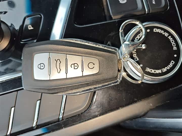 Фото 9 - Geely Atlas