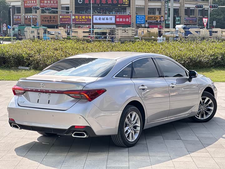 Фото 4 - Toyota Avalon