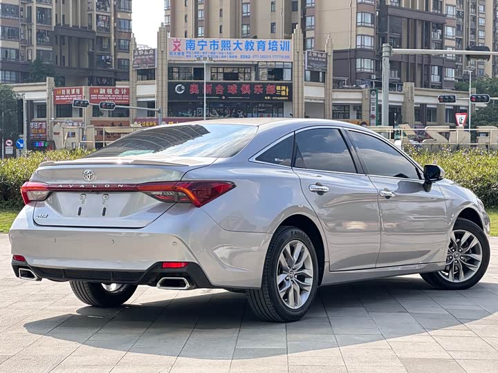 Фото 5 - Toyota Avalon