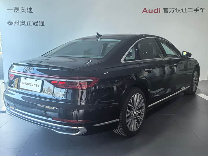 Фото 2 - Audi A8
