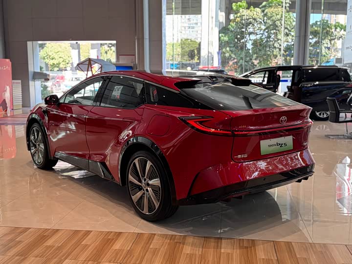 Фото 2 - Toyota bZ5