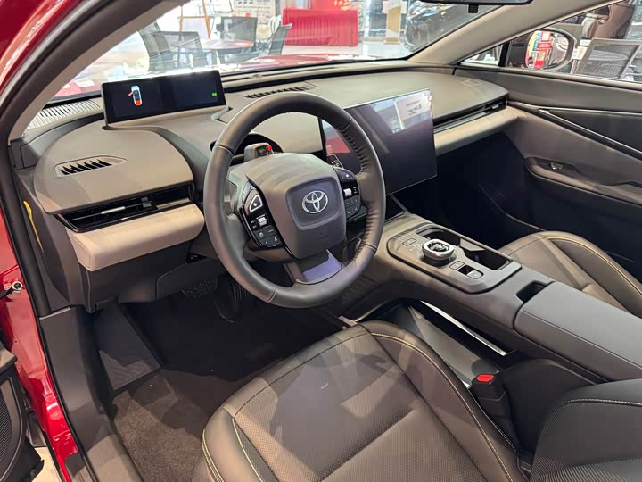 Фото 6 - Toyota bZ5