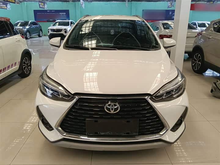 Фото 3 - Toyota Yaris L Hatchback