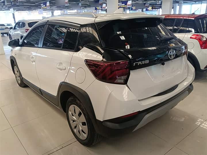 Фото 5 - Toyota Yaris L Hatchback