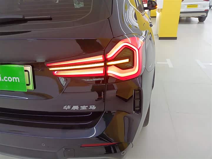 Фото 8 - BMW iX3