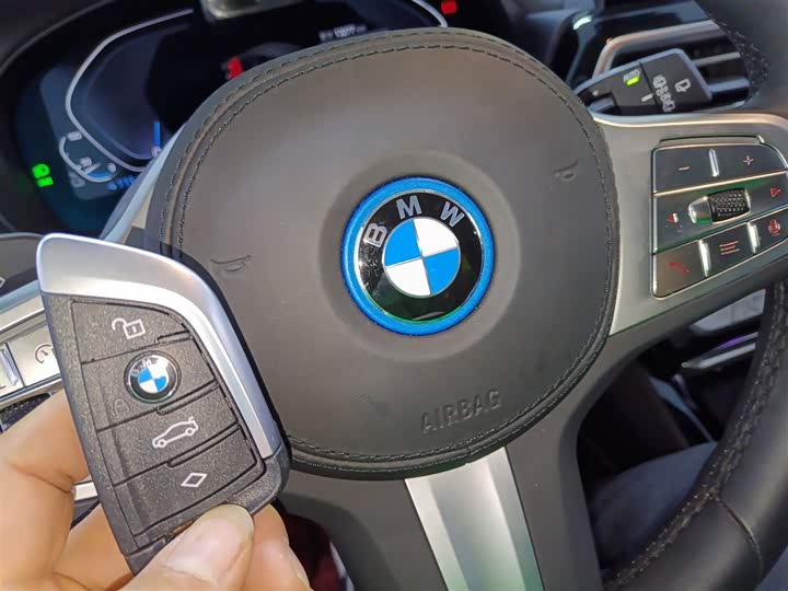 Фото 9 - BMW iX3