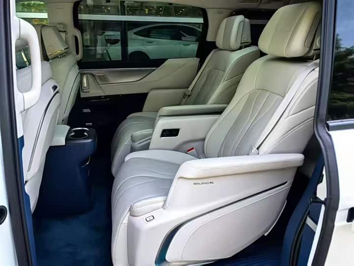 Фото 7 - Buick GL8 Hybrid