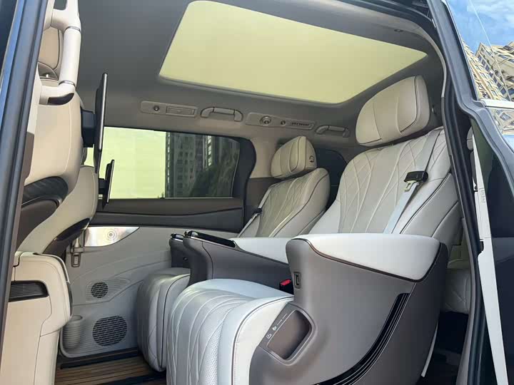 Фото 4 - Denza D9