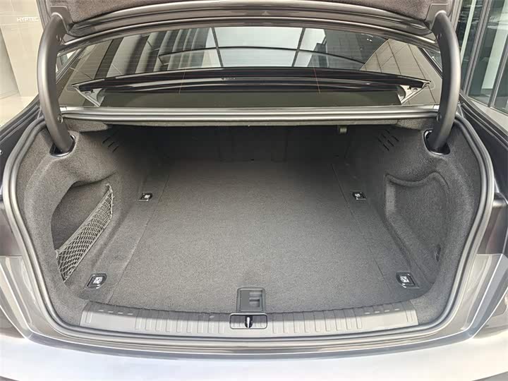 Фото 9 - Audi A6L