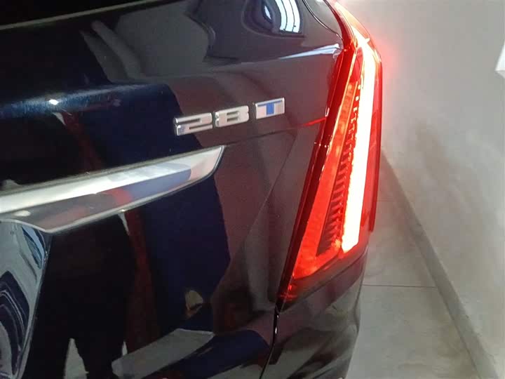 Фото 8 - Cadillac XT5