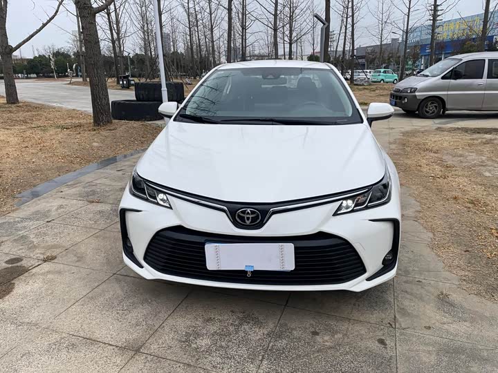 Фото 2 - Toyota Corolla