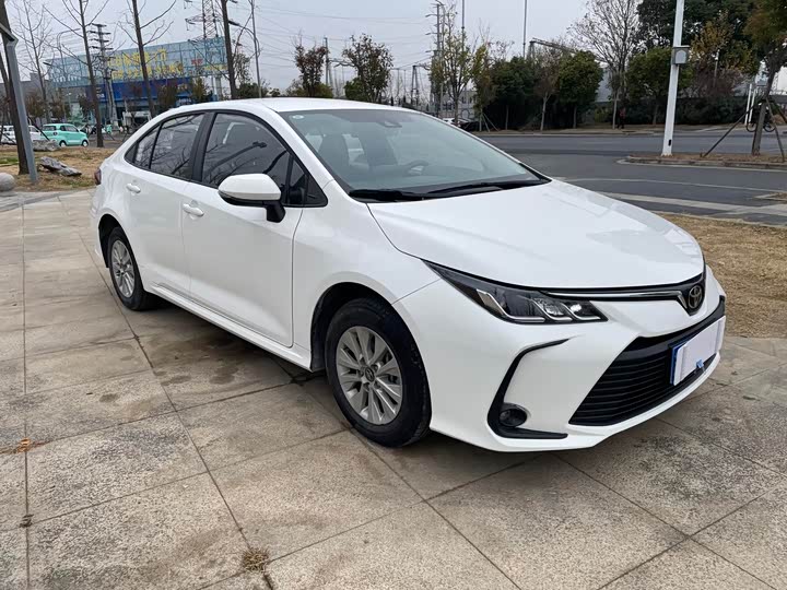 Фото 3 - Toyota Corolla