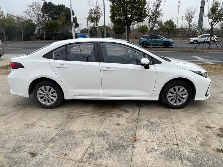 Фото 4 - Toyota Corolla