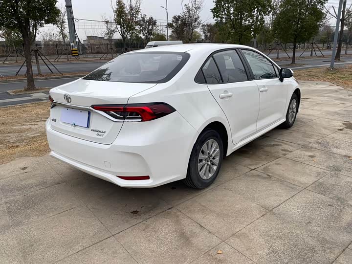 Фото 5 - Toyota Corolla