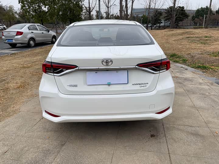 Фото 6 - Toyota Corolla