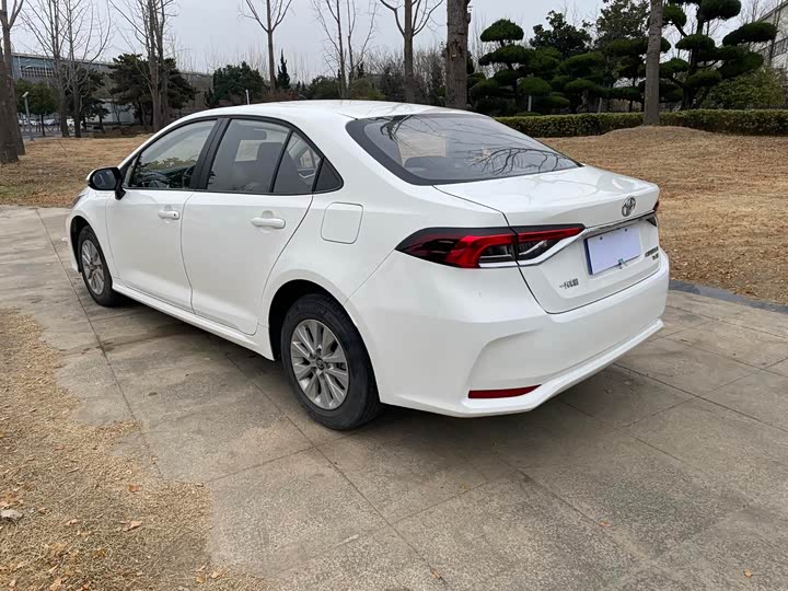 Фото 7 - Toyota Corolla