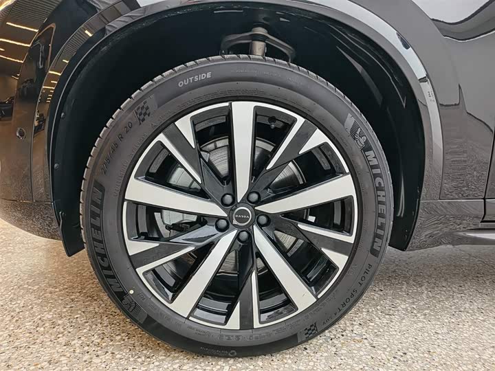 Фото 6 - Volvo XC90