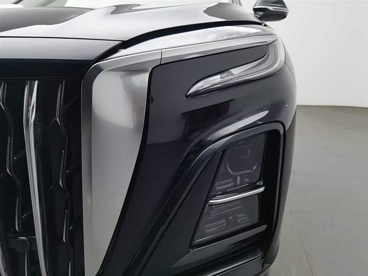 Фото 7 - Hongqi HS3 Hybrid