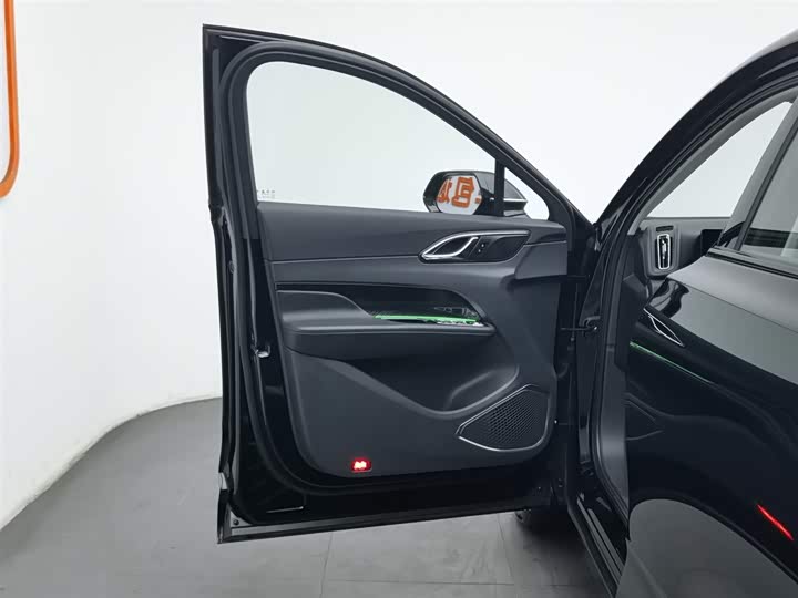 Фото 8 - Hongqi HS3 Hybrid