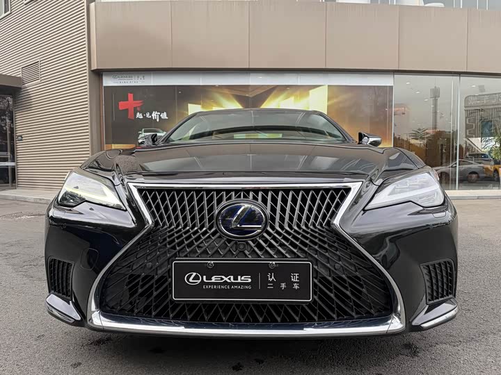 Фото 2 - Lexus LS