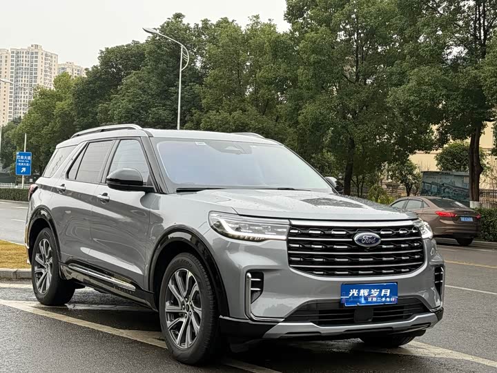 Фото 3 - Ford Explorer