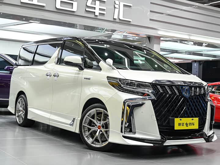 Фото 3 - Toyota Alphard